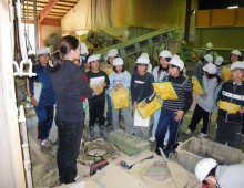 小学生対象の体験事業（ペレット工場見学）